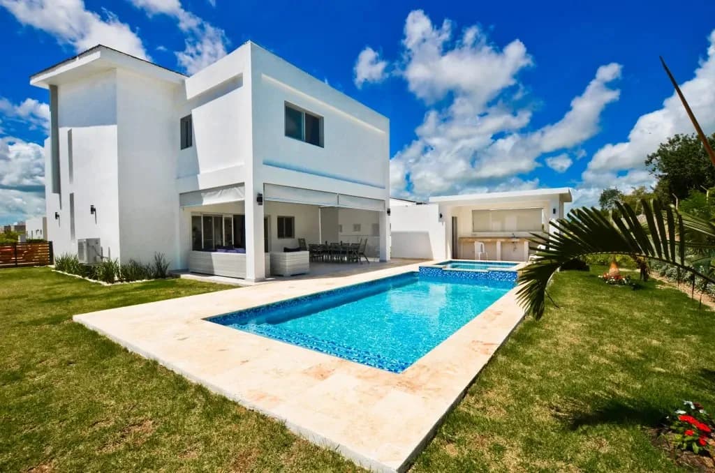 Vista Cana villa exterior at Oasis del Largo